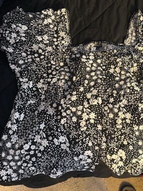 Torrid Black & White Floral Square Neck top